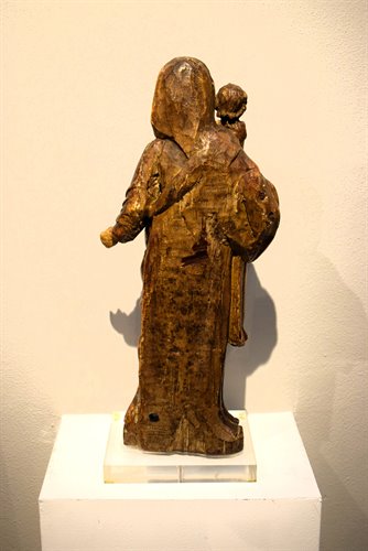 Vierge à l'Enfant  Sculpture en bois polychrome et doré